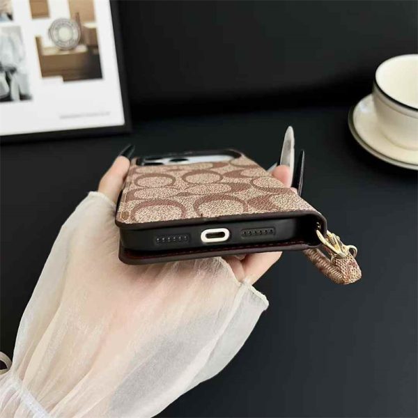 コーチ iPhoneケース 手帳型 iPhone17 ケース ブランド カード入れ iPhone16/16pro ケース ハイ ブランド かわいい スマホ ケース iPhone15pro max 手帳型 ストラップ付き iPhone14/13/12/11ケース レザー おすすめ - 画像 (8)