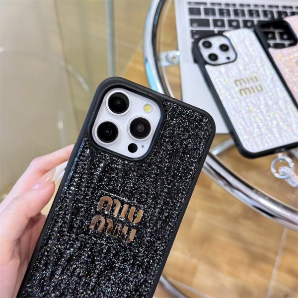 MIUMIU iPhone17/17pro ケース キラキラ ハイ ブランド ストラップ付き iphone 16/16pro max ケース 人気 ブランド 女子 iPhone15/14/13pro ケース 海外 おしゃれ スマホ カバー かわいい - 画像 (6)