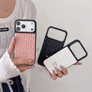 iphone17 プロ マックス ケース ミュウミュウ ハイ ブランド iphone16 pro ケース かわいい アイフォン 15pro 14 proケース 人気 おすすめ miumiu 携帯 カバー 大人 可愛い