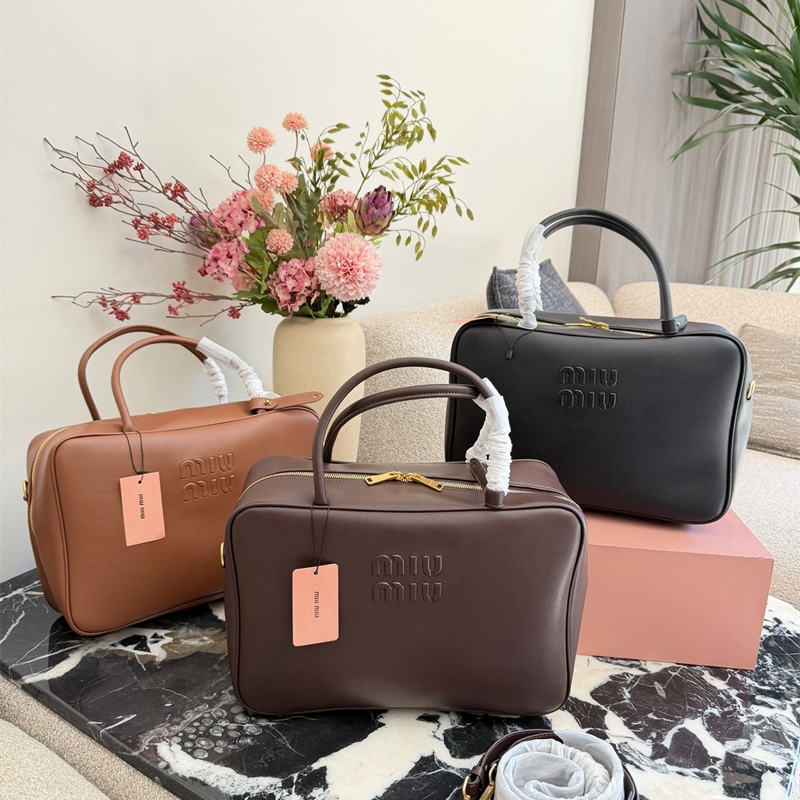 miumiuトート バッグ ハイ ブランド トート バッグ かわいい a4 サイズ 