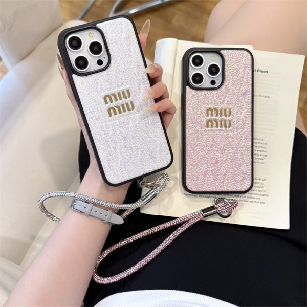MIUMIU iPhone17/17pro ケース キラキラ ハイ ブランド ストラップ付き iphone 16/16pro max ケース 人気 ブランド 女子 iPhone15/14/13pro ケース 海外 おしゃれ スマホ カバー かわいい - 画像 (8)