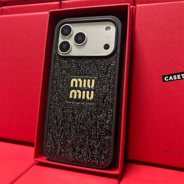 MIUMIU iPhone17/17pro ケース キラキラ ハイ ブランド ストラップ付き iphone 16/16pro max ケース 人気 ブランド 女子 iPhone15/14/13pro ケース 海外 おしゃれ スマホ カバー かわいい - 画像 (9)