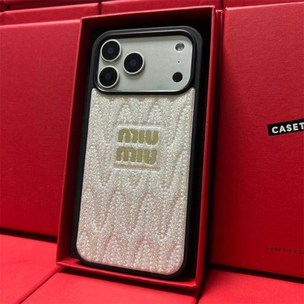 MIUMIU iPhone17/17pro ケース キラキラ ハイ ブランド ストラップ付き iphone 16/16pro max ケース 人気 ブランド 女子 iPhone15/14/13pro ケース 海外 おしゃれ スマホ カバー かわいい - 画像 (10)