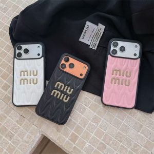 miumiu iphone17 ケース ハイブランド スマホ ケース かわいい 刺繍 ミュウミュウ iPhone 16pro/15 ケース 人気 ブランド 女子 iPhone14/13pro ケース 韓国 流行り おしゃれ
